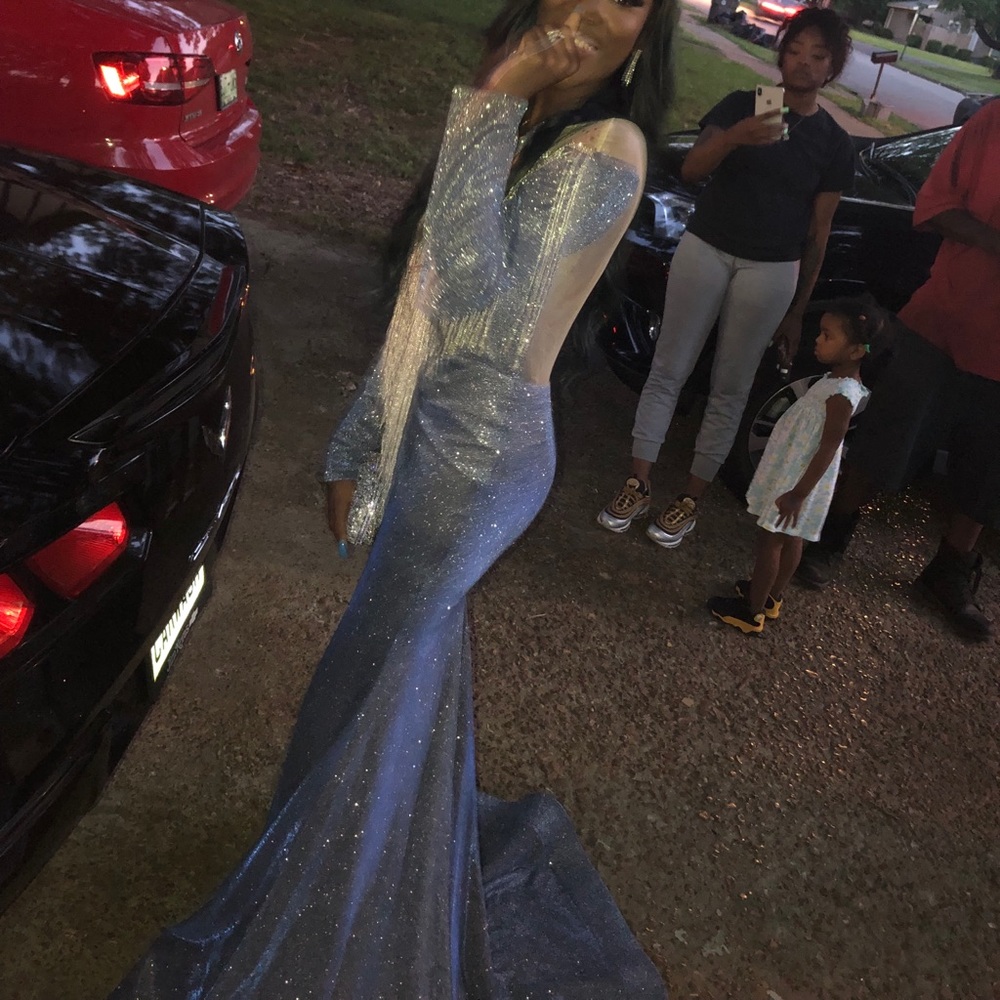 BLUE PROM DRESS - Picture 4 of 8